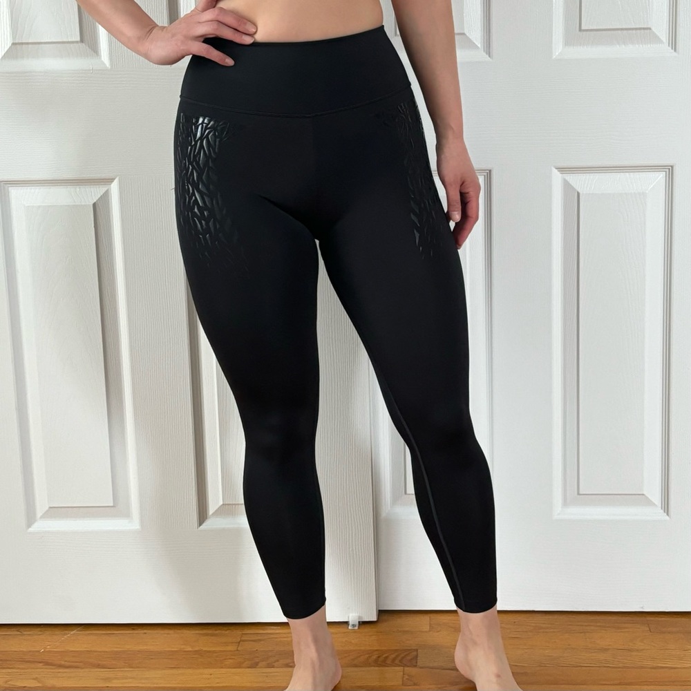 GYMSHARK black leggings in size small.